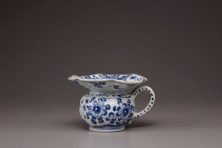 A Chinese blue and white spittoon