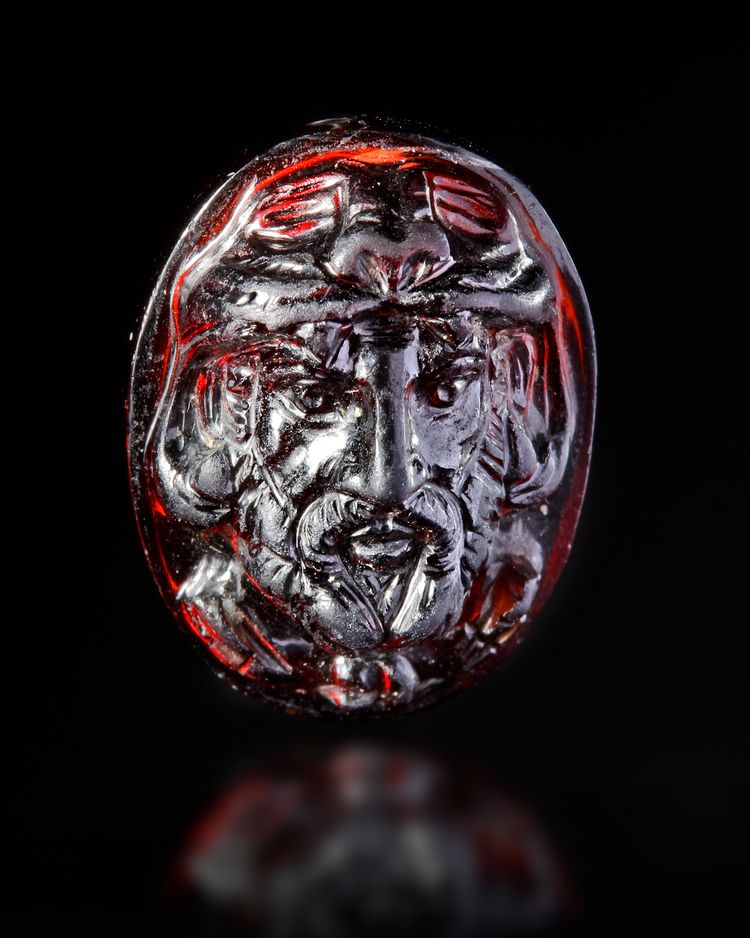 A GARNET CAMEO OF HERCULES, 1ST-2ND CENTURY BC