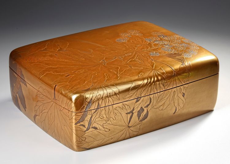A LARGE JAPANESE RYOSHIBAKO LACQUERED BOX, MEIJI PERIOD (1868-1912)