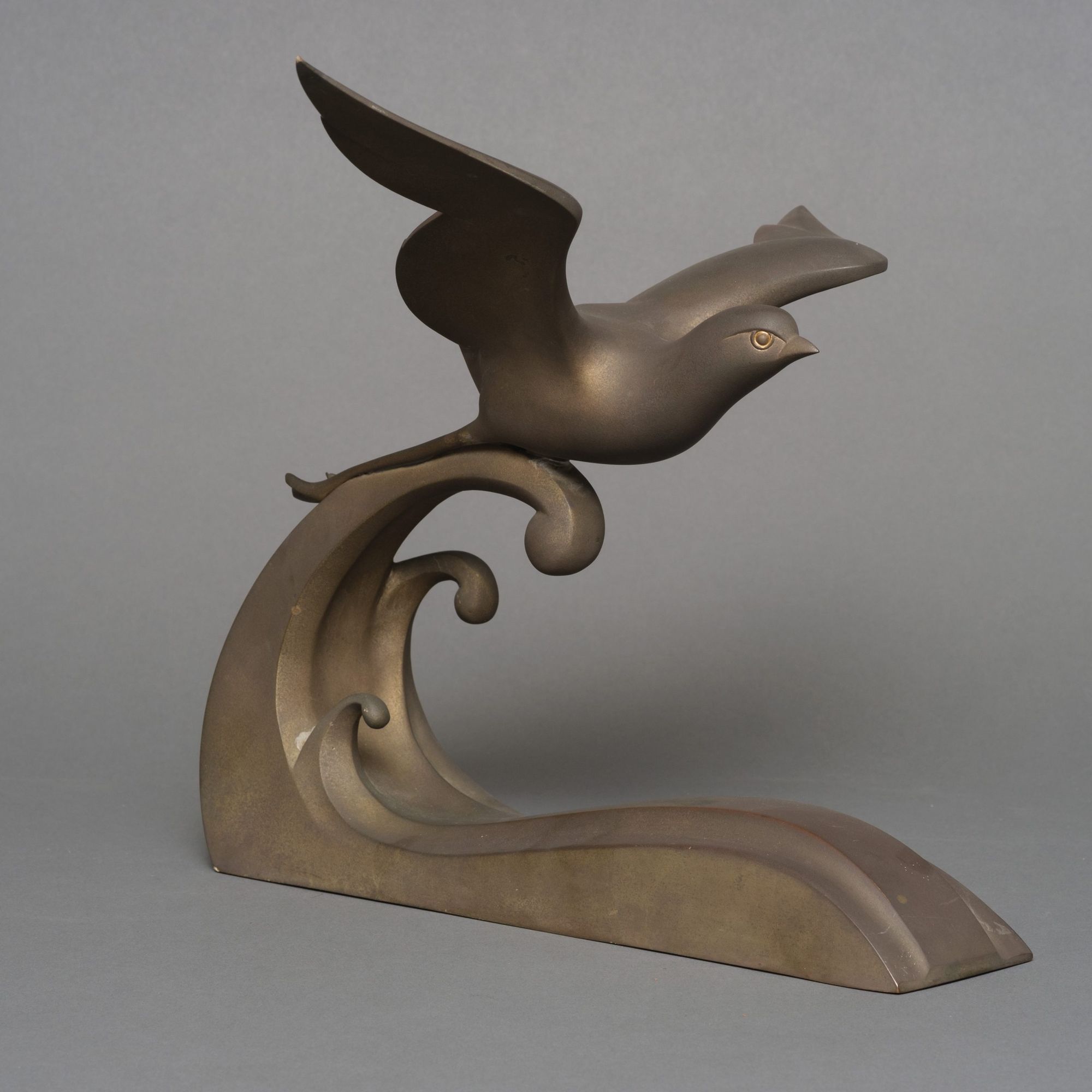 置物  Bird A JAPANESE ART DECO BRONZE BIRD, MID 20TH CENTURY (MID SHOWA PERIOD)