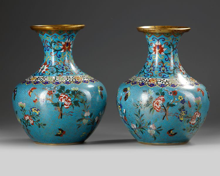A PAIR OF CHINESE CLOISONNÉ VASES, 19TH CENTURY