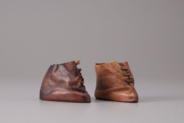 A pair of leather 'lotus' shoes