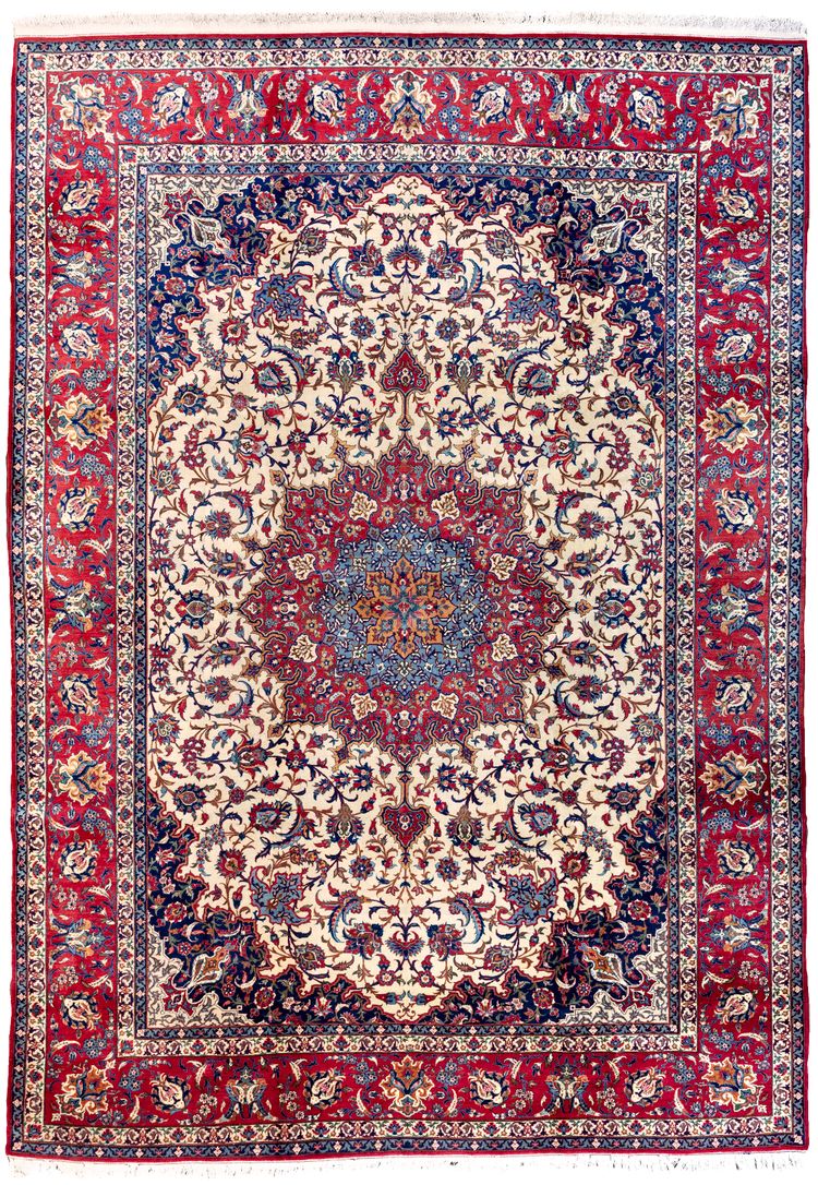 AN ISFAHAN CARPET, 1900-1920