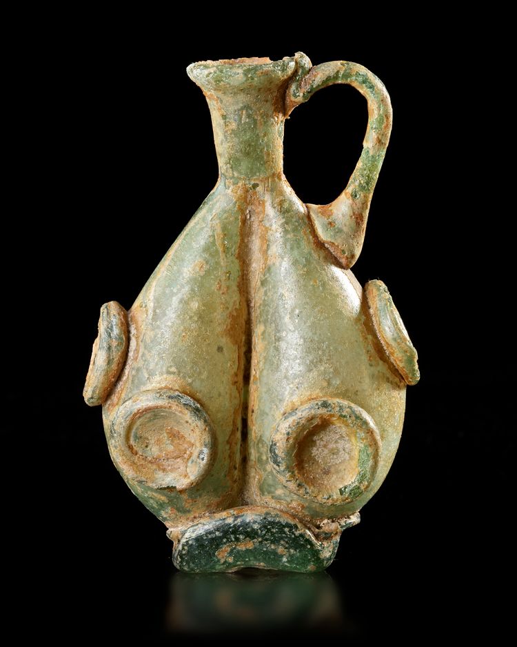 AN EARLY ISLAMIC GLASS FLASK, NEAR EAST, CIRCA 8TH-10TH CENTURY