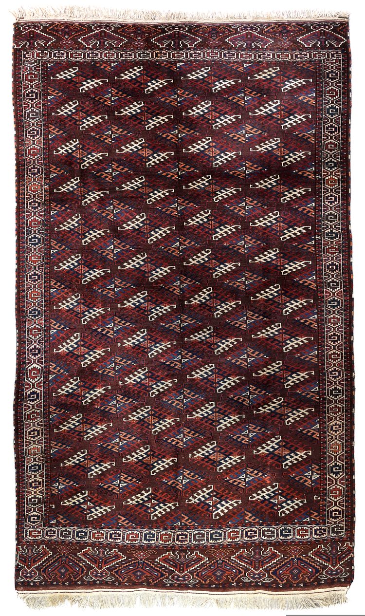 A YAMOUTH CARPET, CIRCA 1900