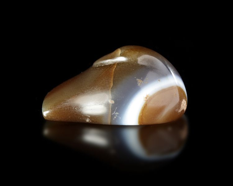 A BANDED AGATE DUCK WEIGHT, BABYLONIAN 2ND MILLENIUM BC