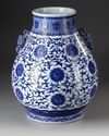 A LARGE CHINESE BLUE AND WHITE HU VASE, 19TH-20TH CENTURY