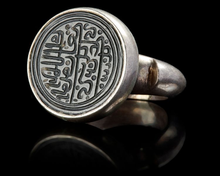 AN AGATE SEAL SILVER RING