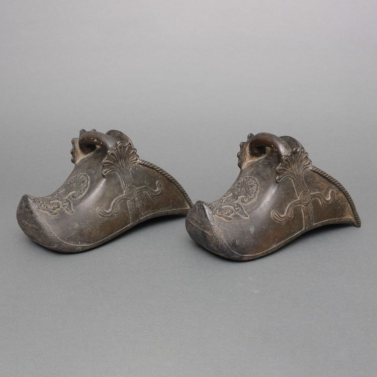 A PAIR OF SPANISH “SHOE-SHAPE” BRONZE CONQUISTADOR HORSE STIRRUPS, 1860s