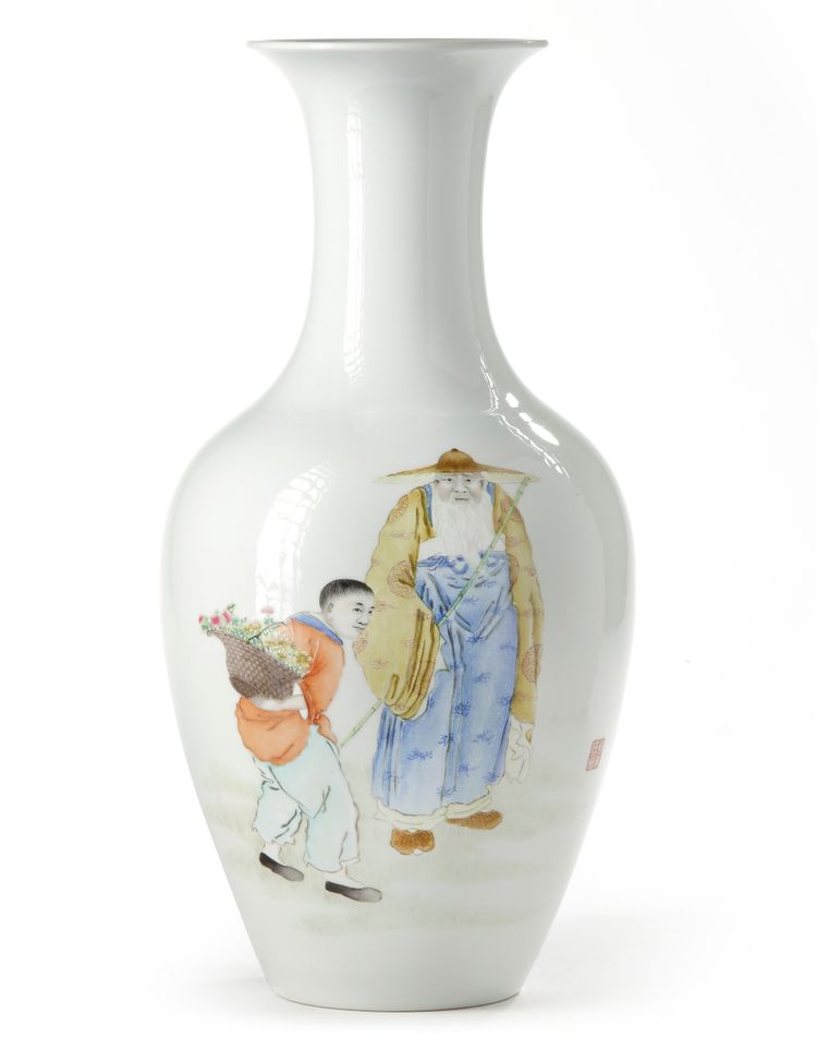 A CHINESE FAMILLE ROSE VASE