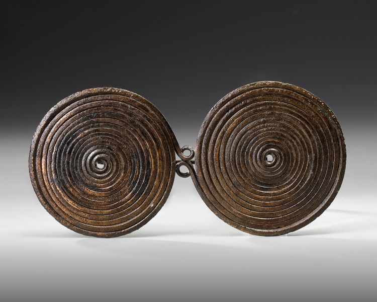 A LARGE BRONZE AGE ITALIC SPECTACLE BROOCH, CIRCA 8TH-7TH CENTURY BC