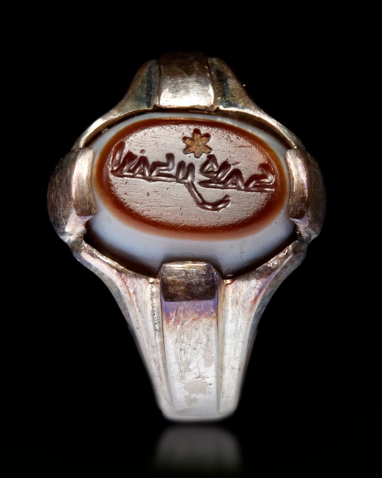 AN AGATE SEAL SILVER RING