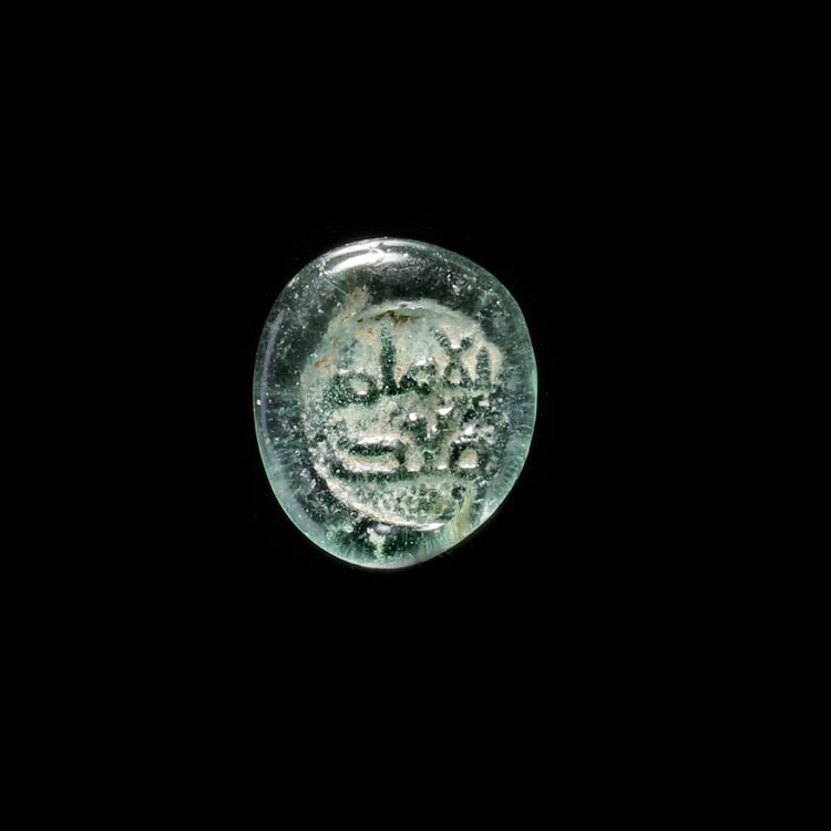 A FATIMID GLASS WEIGHT OF HALF DIRHAM, AL-MUSTANSIR BI-ALLAH (AH 427-487 / 1036-1094 AD),