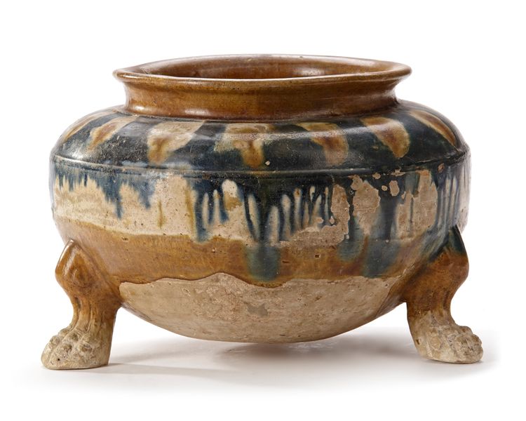 A SANCAI AND BLUE GLAZED TRIPOD CENSER, TANG DYNASTY (618-907)