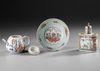 A GROUP OF CHINESE EXPORT PORCELAIN, IMARI AND FAMILLE VERTE, 18TH CENTURY