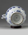 A Chinese blue and white 'floral' ewer