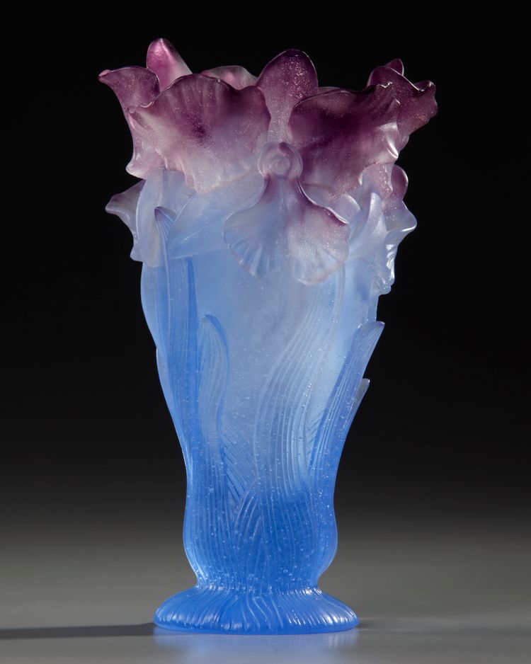 A DAUM VASE, 20TH CENTURY