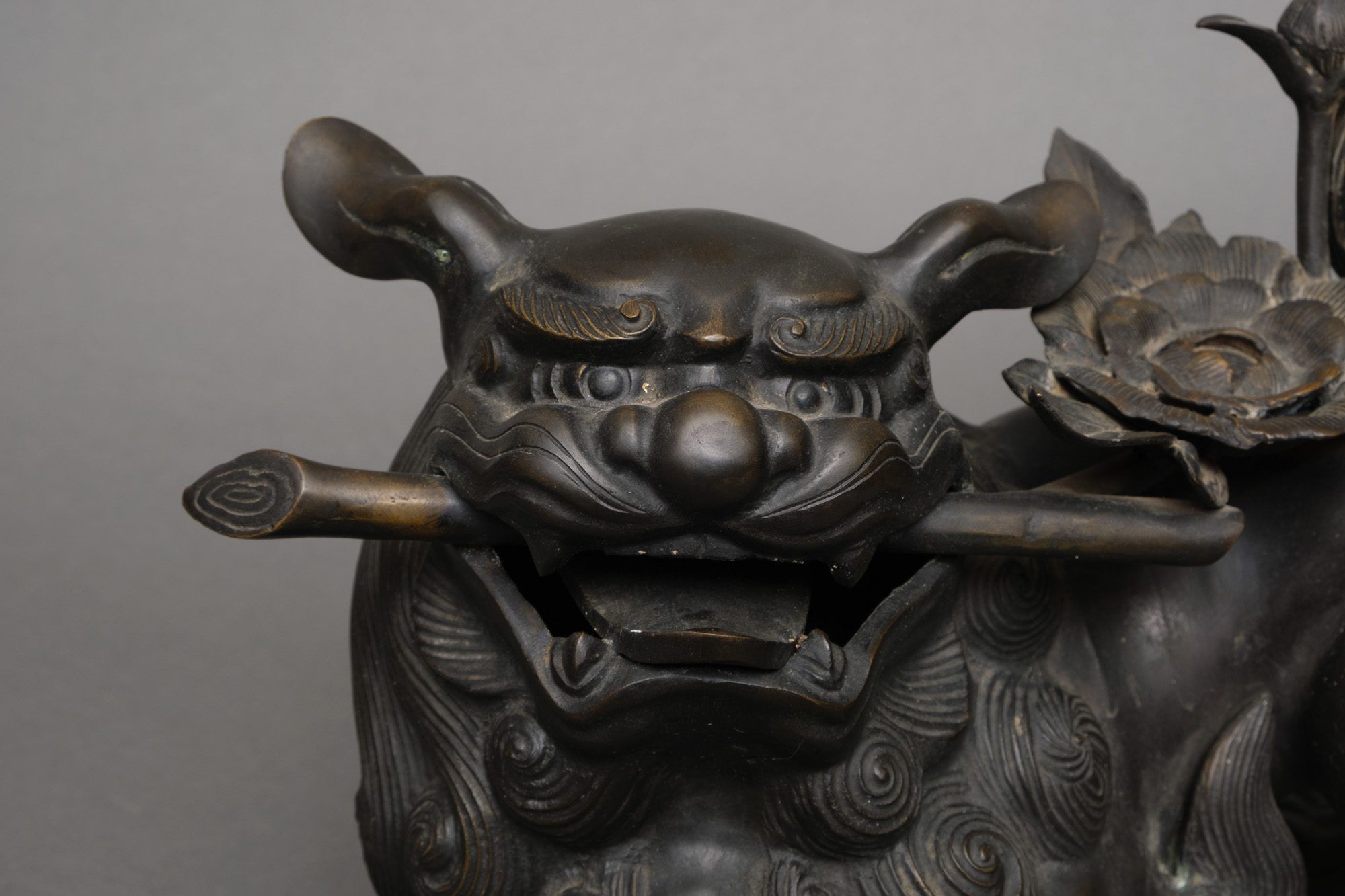 金属製 獅子像 アンティーク　明治？ A JAPANESE BRONZE TEMPLE LION 獅子 (SHISHI), MEIJI PERIOD (1868-1912)