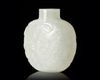 A CHINESE JADE CARVED SNUFF BOTTLE, 20TH CENTURY