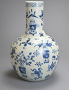 A LARGE CHINESE BLUE AND WHITE PORCELAIN VASE,TIANQIUPING, 20TH CENTURY.