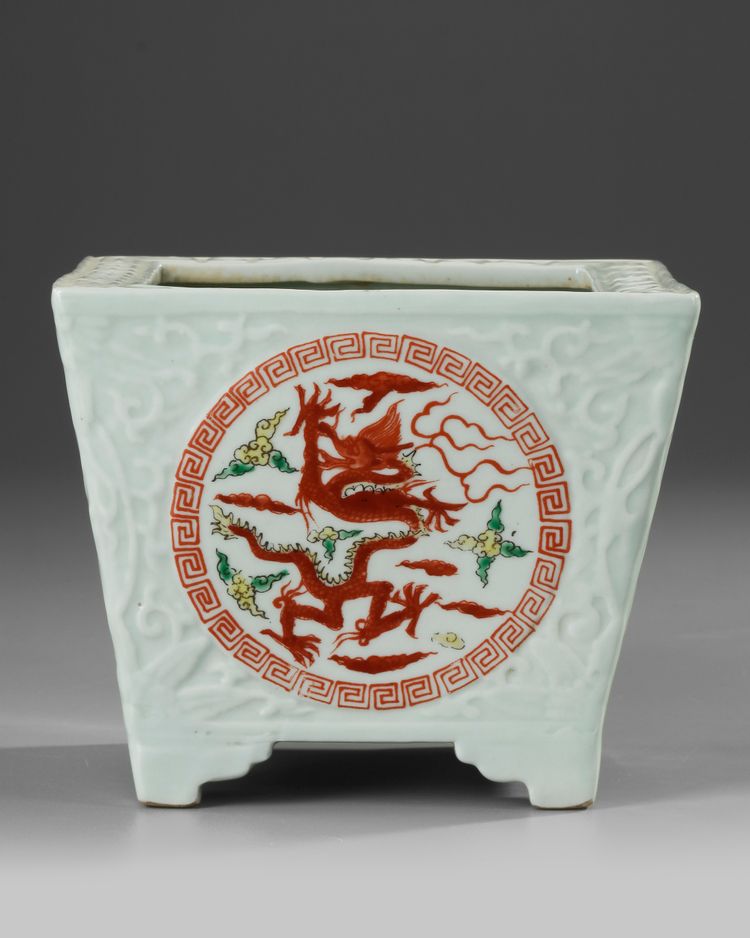 A CHINESE WUCAI INCENSE BURNER, QING DYNASTY (1644-1911)