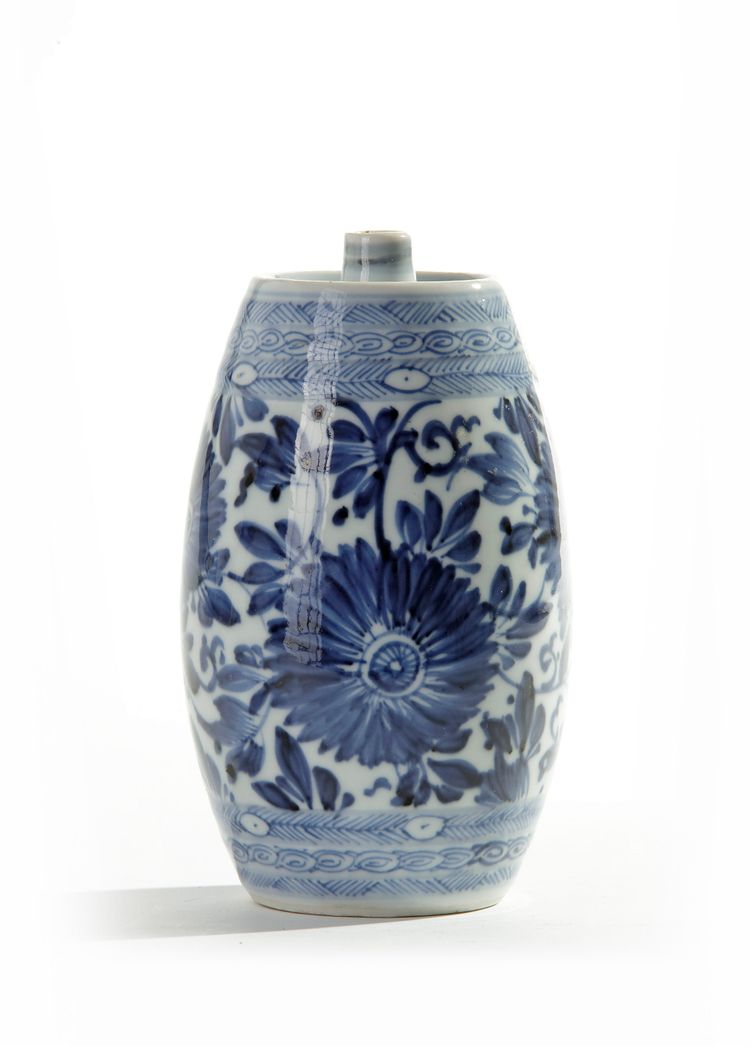 A Chinese blue and white barrel-shaped gin cask
