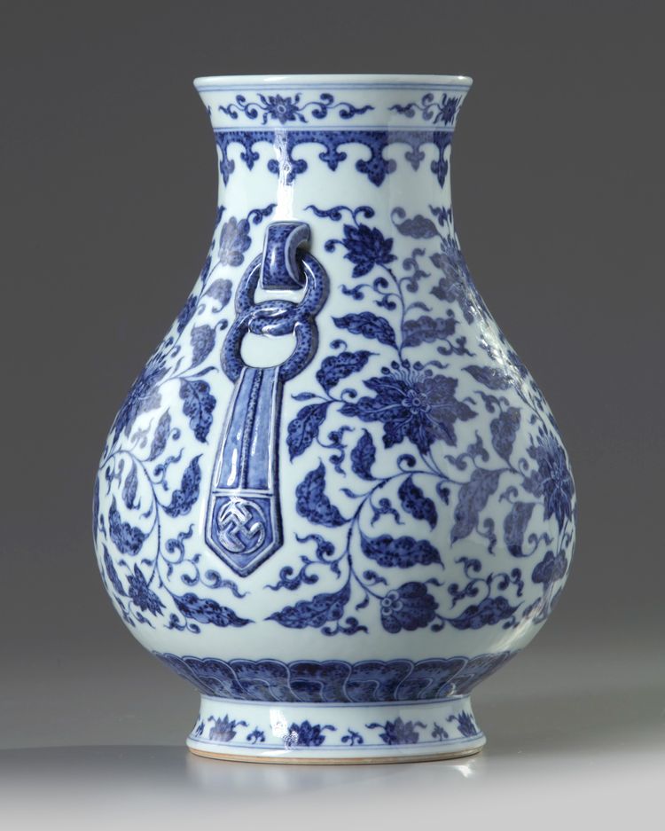 A Chinese blue and white hu vase