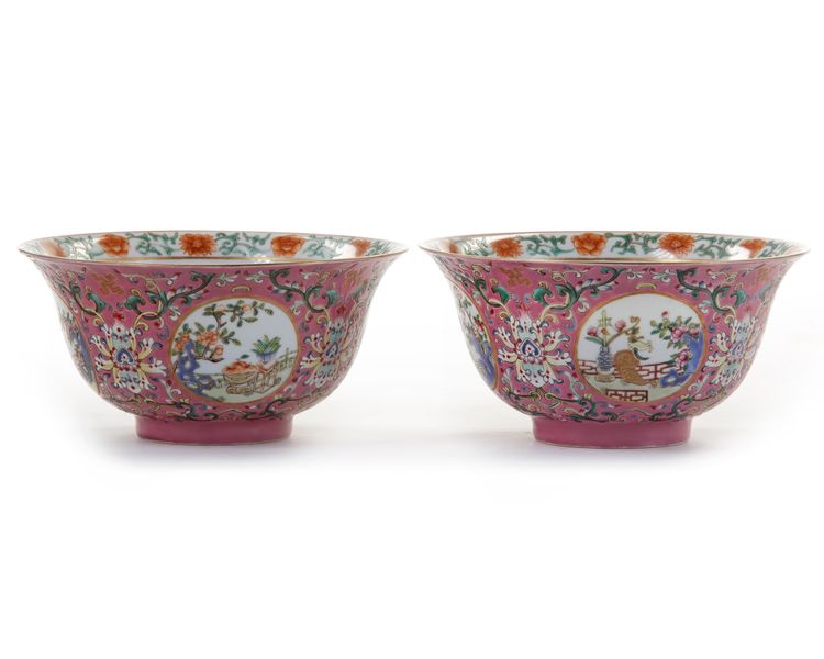 A PAIR OF SGRAFFITO RUBY-GROUND FAMILLE ROSE 'MEDALLION' BOWLS
