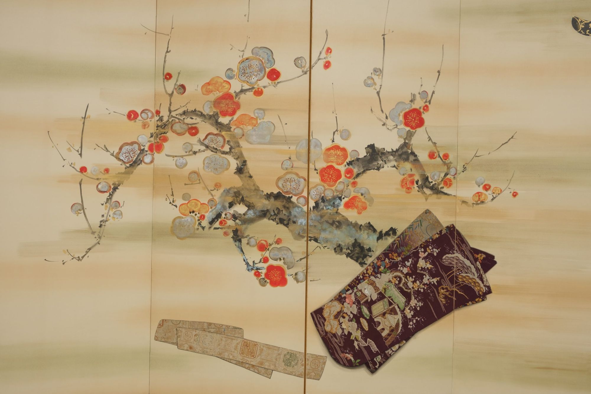 A JAPANESE SIX PANEL BYÔBU 屏風 EMBROIDERED WITH TAGASODE 誰袖