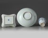 TWO CHINESE BLUE AND WHITE KOSOMETSUKE DISHES AND SMALL STEM CUP, TIANQI PERIOD (1621-1627 AD)
