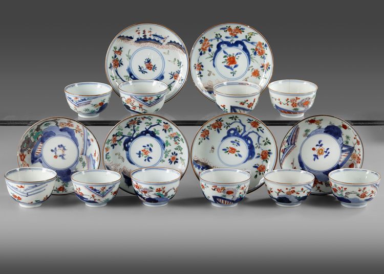 SIXTEEN CHINESE AND JAPANESE IMARI CUPS AND SAUCERS, 18TH CENTRUY