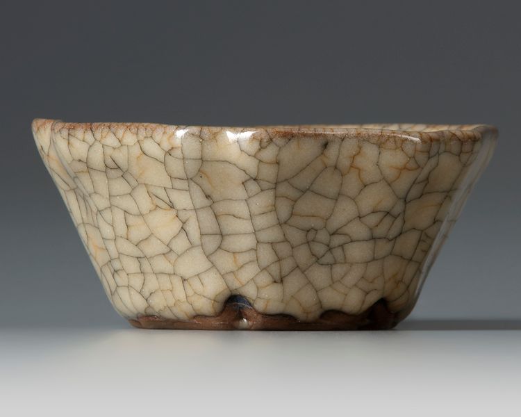 A CHINESE SMALL CRACKLE-GLAZED FLORIFORM WASHER 18TH-19TH CENTURY