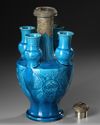 A CHINESE TURQUOISE GLAZED VASE, 20TH CENTURY