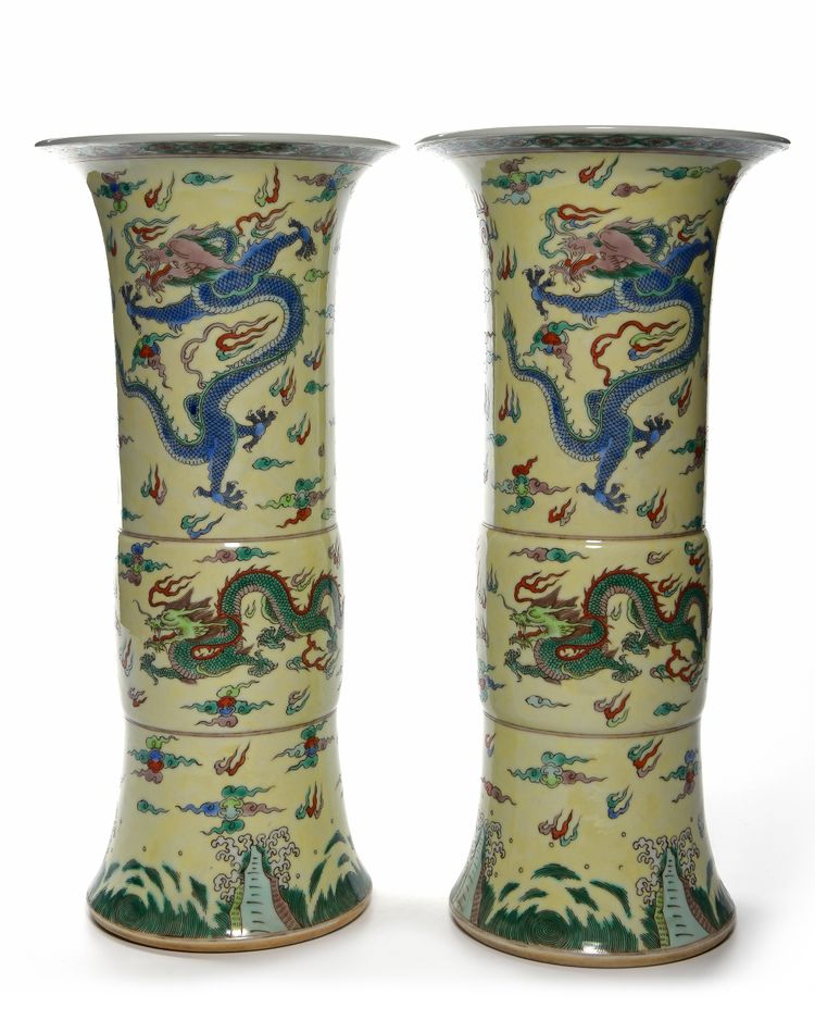A PAIR OF CHINESE FAMILLE VERTE GU VASES, 19TH-20TH CENTURY