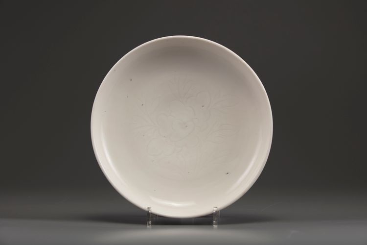 A Dehua incised dish