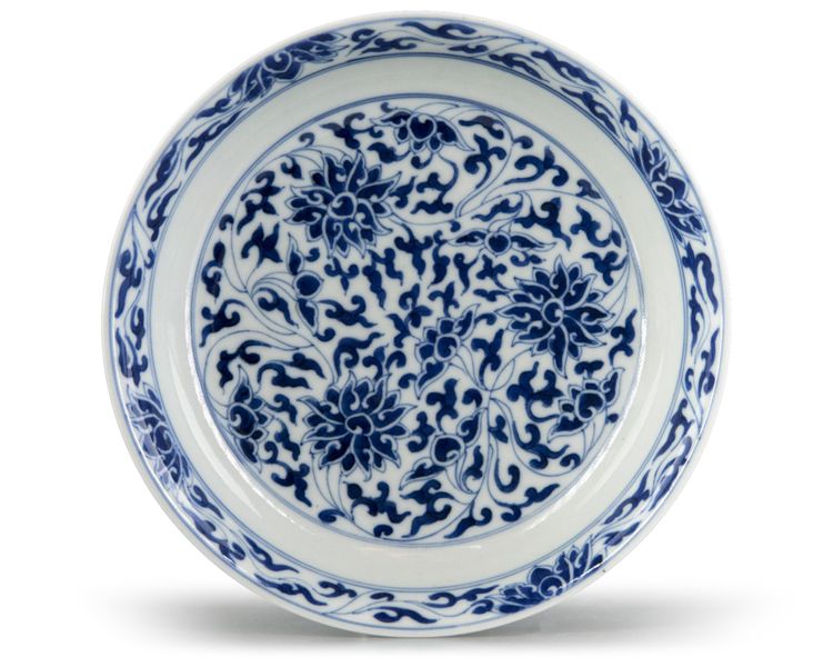A CHINESE BLUE AND WHITE 'LOTUS' DISH, 19TH CENTURY