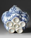 A CHINESE BLUE AND WHITE TULIP-SHAPED VASE, 19TH CENTURY