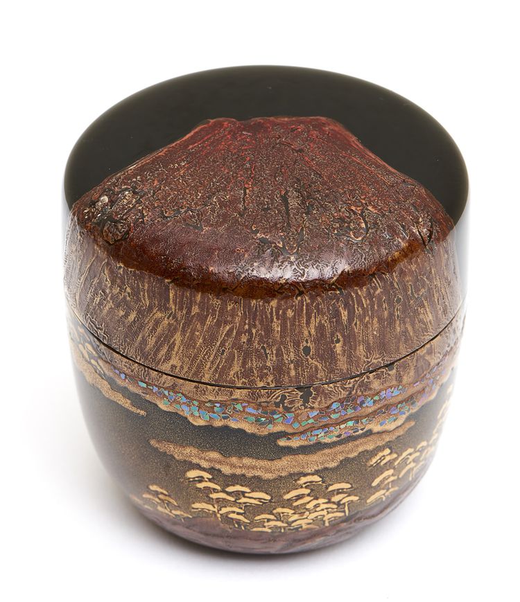 A Japanese lacquerwork tea caddy (natsume) decorated with Mount Fuji