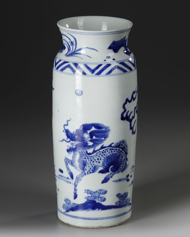 A CHINESE BLUE AND WHITE SLEEVE VASE, 19TH-20TH CENTURY