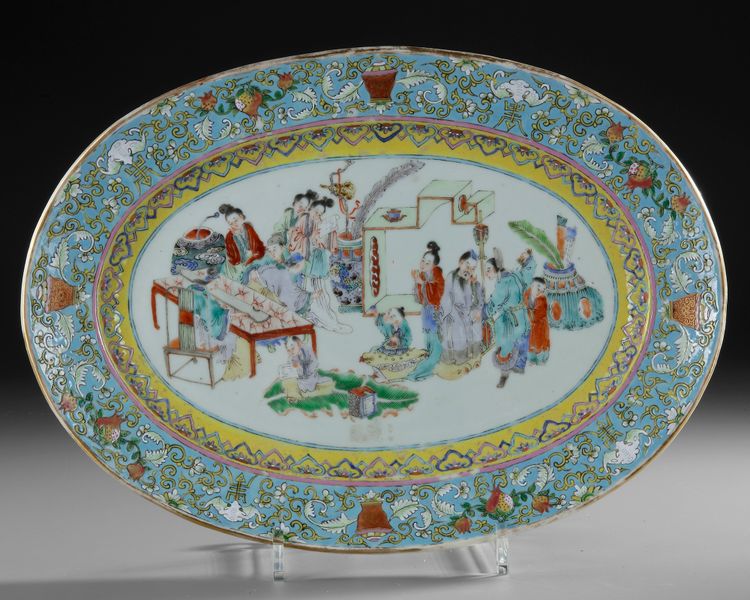 A CANTONESE FAMILLE ROSE DISH, 19TH CENTURY