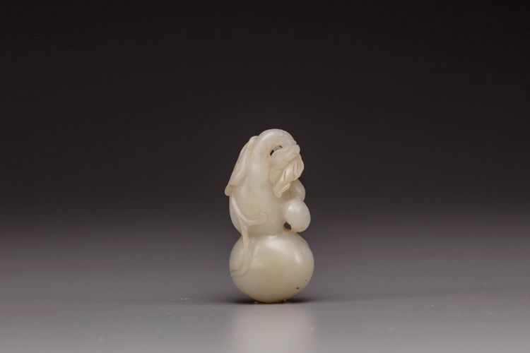 A pale celadon jade double-gourd-form pendant