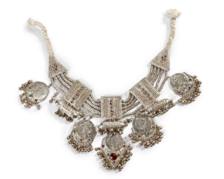 A SILVER NECKLACE, SAUDI ARABIA, EARLY 20TH CENTURY