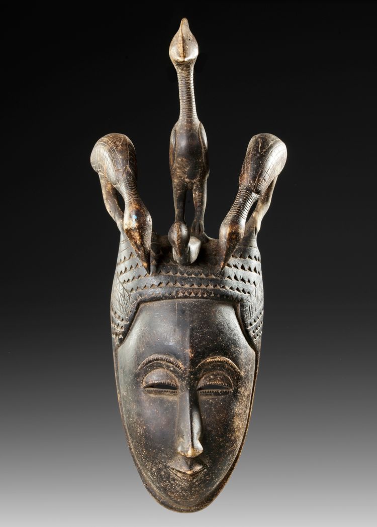 AN AFRICAN MASK WITH BIRD CREST, EARLY 20TH CENTURY