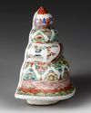 A CHINESE FAMILLE VERTE WALL VASE COVER, KANGXI PERIOD (1662–1722)