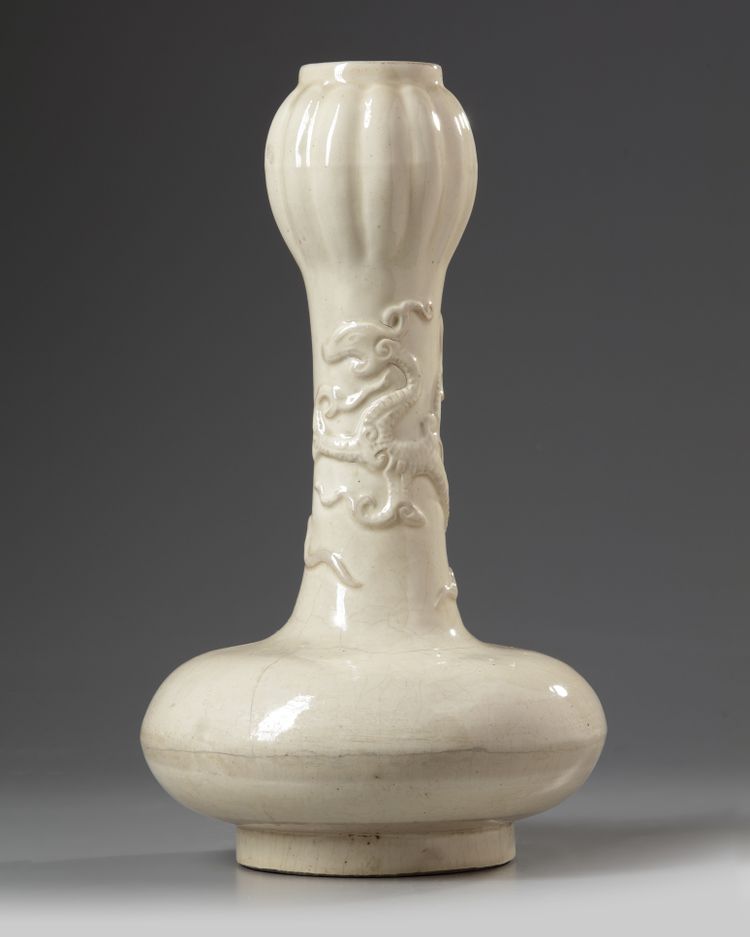 A Chinese cream crackle-glazed garlic mouth vase