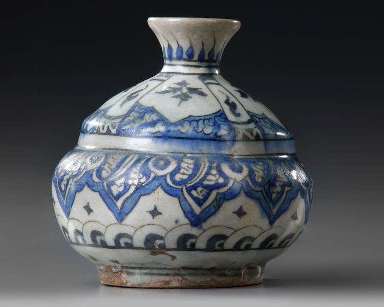 A PERSIAN QAJAR VASE, PERSIA, 18TH-19TH CENTURY