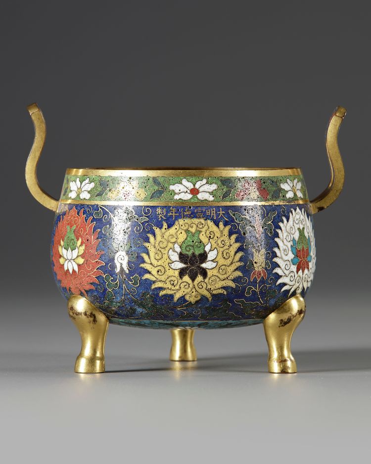 A CHINESE CLOISONNE ENAMEL TRIPOD CENCER, MING DYNASTY (1368-1644) OR LATER