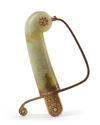 A MUGHAL JADE SWORD HILT, INDIA, 19TH-20TH CENTURY