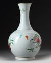 A CHINESE FAMILLE ROSE PEACHES BOTTLE VASE, 19TH-20TH CENTURY
