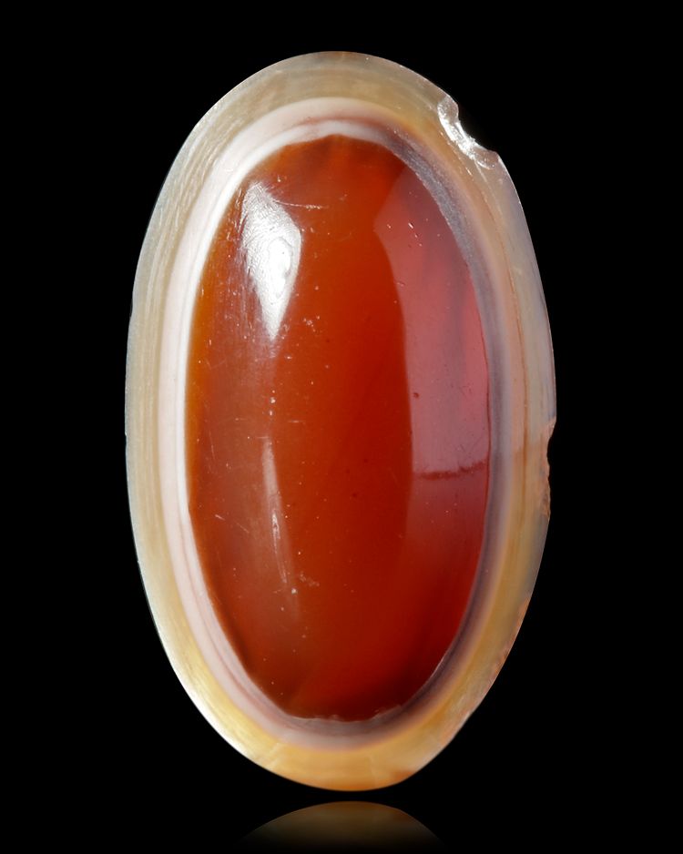 A PLAIN CABOUCHON BANDED AGATE INLAY, 1ST CENTURY AD